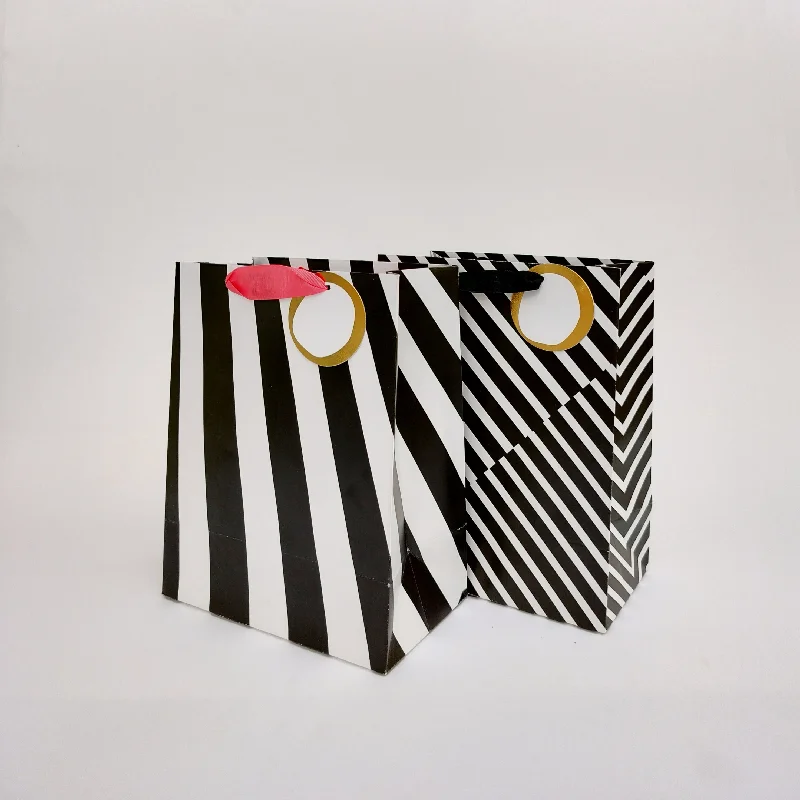 Large - capacity plastic shopping and gift bags with reinforced handles for bulk purchasesIllusion Medium Gift Bags Large - capacity plastic shopping and gift bags with reinforced handles for bulk purchasesIllusion Medium Gift Bags