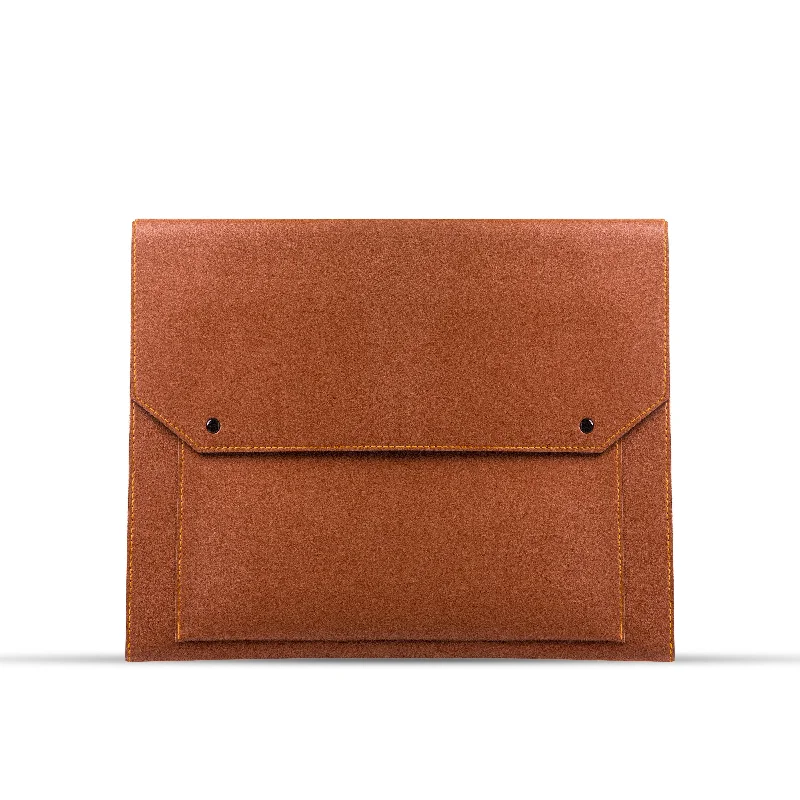 Soft-sided laptop bag with a magnetic closure for easy accessSoft-sided laptop bag with a magnetic closure for easy accessLAPTOP SLEEVE BROWN Soft-sided laptop bag with a magnetic closure for easy accessSoft-sided laptop bag with a magnetic closure for easy accessLAPTOP SLEEVE BROWN
