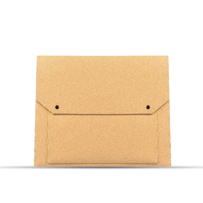 Leather laptop bag with hand-stitched details for a luxury touchLeather laptop bag with hand-stitched details for a luxury touchLAPTOP SLEEVE BEIGE Leather laptop bag with hand-stitched details for a luxury touchLeather laptop bag with hand-stitched details for a luxury touchLAPTOP SLEEVE BEIGE