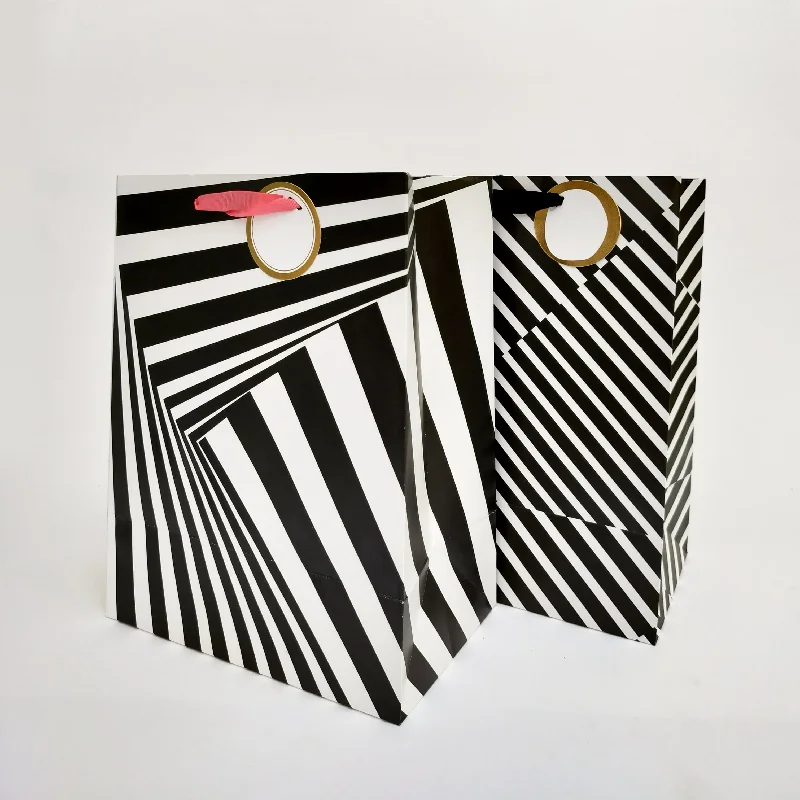 Magnetic - closure shopping and gift bags made of velvet for eleganceIllusion Large Gift Bags Magnetic - closure shopping and gift bags made of velvet for eleganceIllusion Large Gift Bags