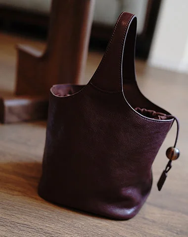 Women's Genuine Leather Bucket Bag in Chestnut Brown with Gold - Tone Hardware for a Sophisticated Look Vintage Coffee Leather Small Bucket Handbag Women Handmade Small Barrel Bag for Women Women's Genuine Leather Bucket Bag in Chestnut Brown with Gold - Tone Hardware for a Sophisticated Look Vintage Coffee Leather Small Bucket Handbag Women Handmade Small Barrel Bag for Women