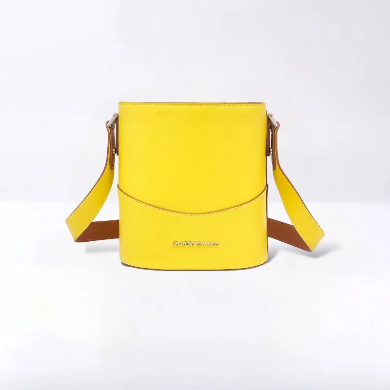 Canvas and Leather - Trimmed Bucket Bag in Beige for a Casual Weekend Getaway Romana Bucket Bag Canvas and Leather - Trimmed Bucket Bag in Beige for a Casual Weekend Getaway Romana Bucket Bag