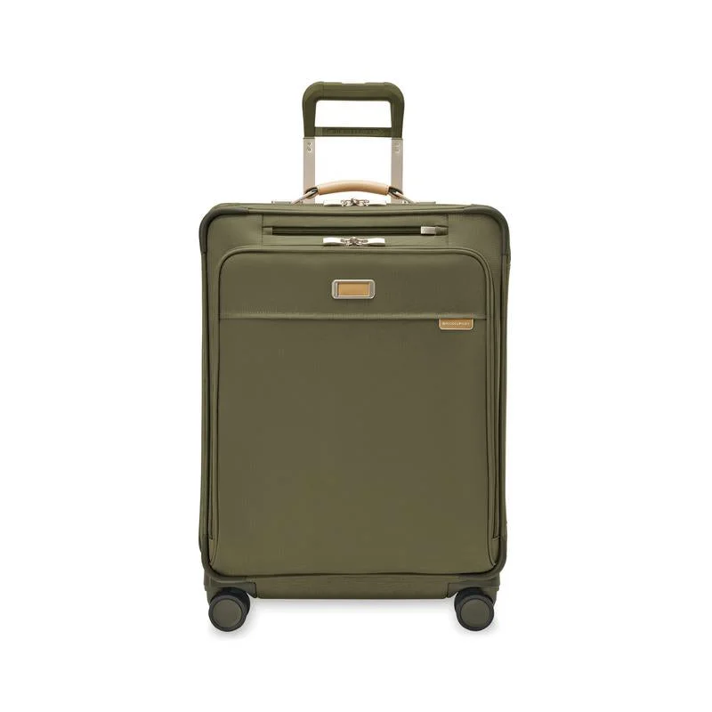 Waterproof canvas travel bag suitable for beach and outdoor vacationsBriggs & Riley Baseline Medium Expandable Spinner