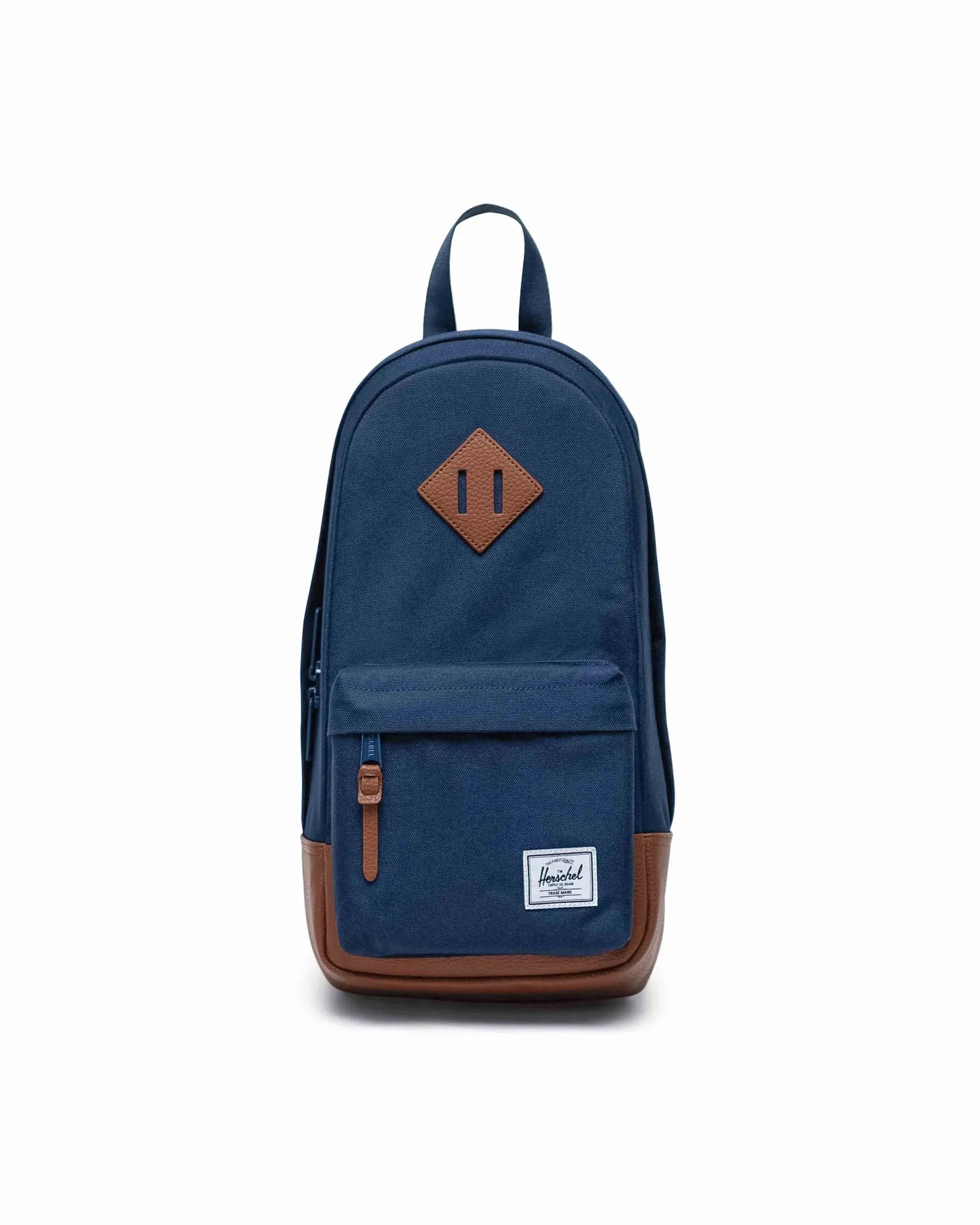 Travel bag with a retractable garment rack for easy unpackingHerschel Heritage™ Shoulder Bag - 8L Travel bag with a retractable garment rack for easy unpackingHerschel Heritage™ Shoulder Bag - 8L