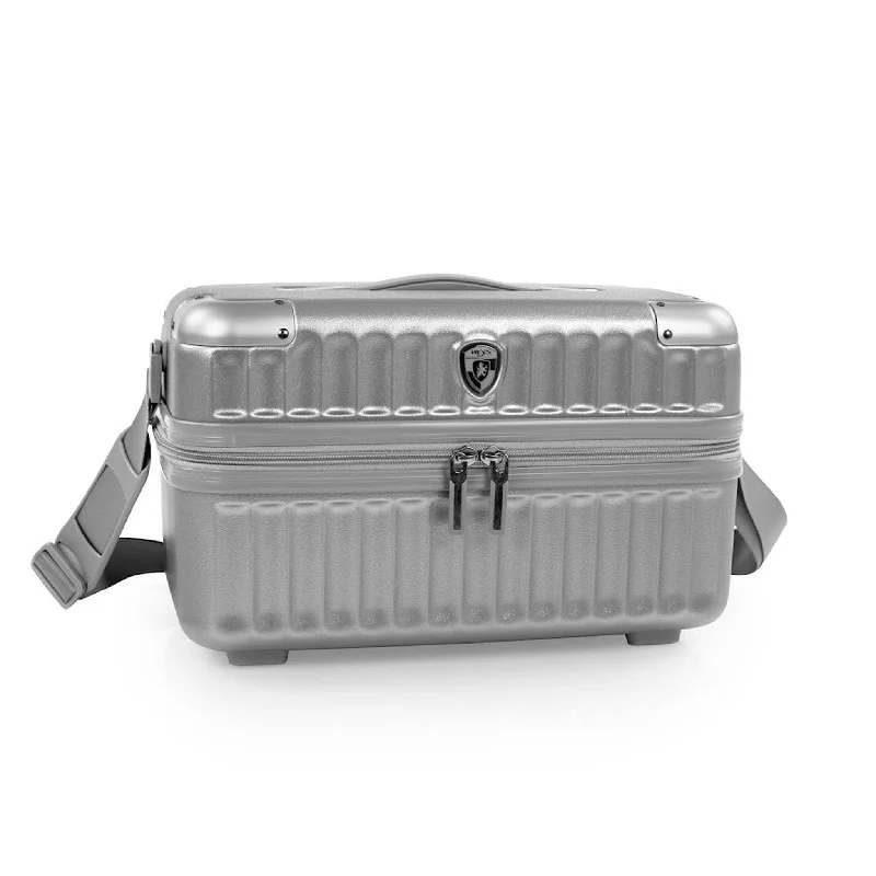 Charging station travel adapters with multiple USB ports for powering devices on the goHeys Luxe Beauty Case Charging station travel adapters with multiple USB ports for powering devices on the goHeys Luxe Beauty Case