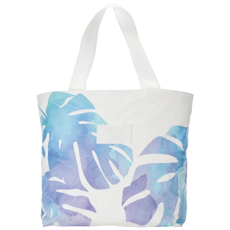 Foldable fabric travel bag for convenient storage when not in useMonstera Day Tripper Foldable fabric travel bag for convenient storage when not in useMonstera Day Tripper