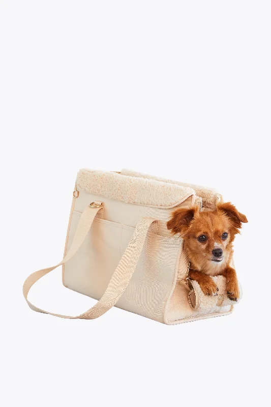 Garment - protected travel bag with hanging system for suits and dressesThe Everyday Pet Tote in Beige Garment - protected travel bag with hanging system for suits and dressesThe Everyday Pet Tote in Beige