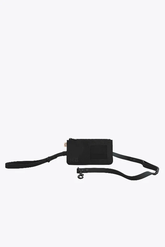 Garment - protected travel bag with hanging system for suits and dressesThe Pet Leash in M/L Garment - protected travel bag with hanging system for suits and dressesThe Pet Leash in M/L