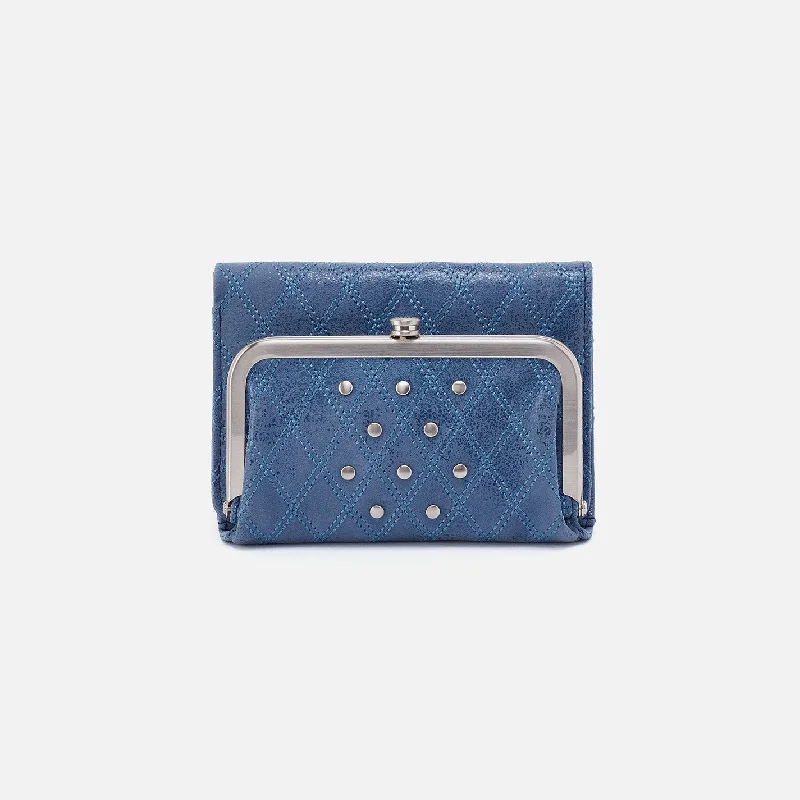 How to choose the right money clipHow to choose the right money clipRobin Compact Wallet in Buffed Leather - Azure How to choose the right money clipHow to choose the right money clipRobin Compact Wallet in Buffed Leather - Azure