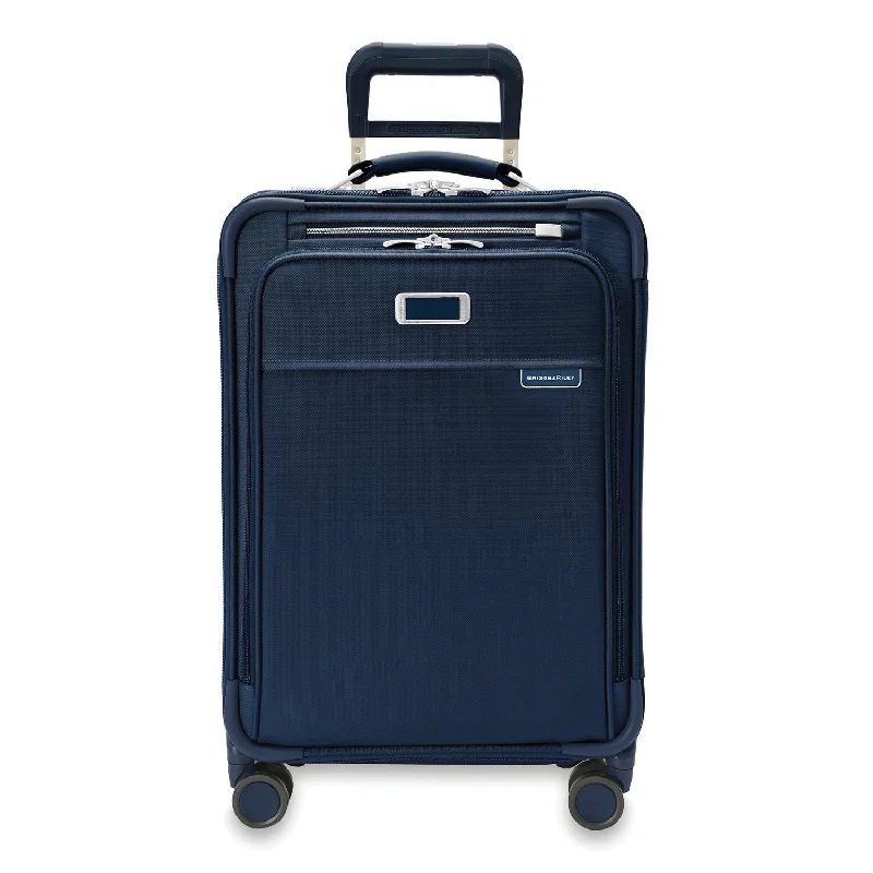Briefcases with built-in charging portsBriefcases with built-in charging portsBriggs & Riley BASELINE Essential 22" Carry-On Expandable Spinner Briefcases with built-in charging portsBriefcases with built-in charging portsBriggs & Riley BASELINE Essential 22" Carry-On Expandable Spinner