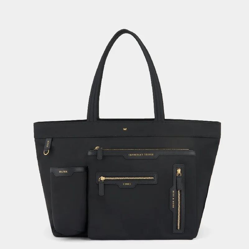 Garment - protected travel bag with hanging system for suits and dressesGarment - protected travel bag with hanging system for suits and dressesE/W Multi Pocket Tote Garment - protected travel bag with hanging system for suits and dressesGarment - protected travel bag with hanging system for suits and dressesE/W Multi Pocket Tote