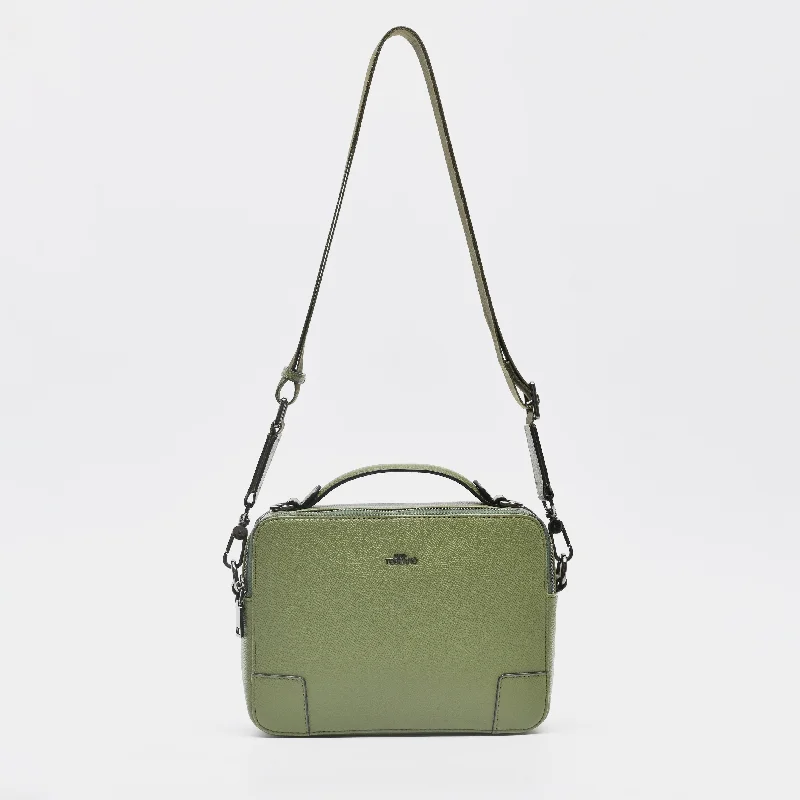 Convertible men's crossbody bag that can be worn as a shoulder bagConvertible men's crossbody bag that can be worn as a shoulder bagHandle Shoulder Bag - TGSB0333PN3MG3 Convertible men's crossbody bag that can be worn as a shoulder bagConvertible men's crossbody bag that can be worn as a shoulder bagHandle Shoulder Bag - TGSB0333PN3MG3