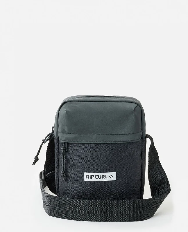 Men's smart backpack with integrated tracking device for securityBriefcases with ergonomic handles and strapsIcons No Idea Pouch - Midnight Men's smart backpack with integrated tracking device for securityBriefcases with ergonomic handles and strapsIcons No Idea Pouch - Midnight