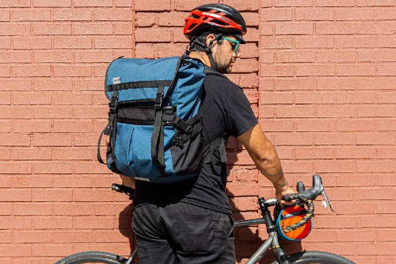 Men's smart backpack with integrated tracking device for securityBriefcases with ergonomic handles and strapsLarge Anything Backpack: 33L Men's smart backpack with integrated tracking device for securityBriefcases with ergonomic handles and strapsLarge Anything Backpack: 33L