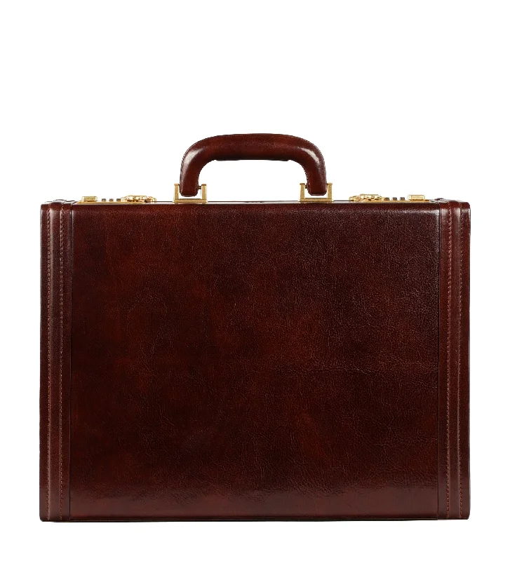 How to choose the right briefcase sizeHow to choose the right briefcase sizeLeather Attaché Case Briefcase - Fatherland How to choose the right briefcase sizeHow to choose the right briefcase sizeLeather Attaché Case Briefcase - Fatherland