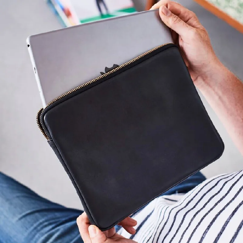 Convertible travel bag that can be used as a backpack or toteConvertible travel bag that can be used as a backpack or toteLeather Travel wallet / iPad case Convertible travel bag that can be used as a backpack or toteConvertible travel bag that can be used as a backpack or toteLeather Travel wallet / iPad case