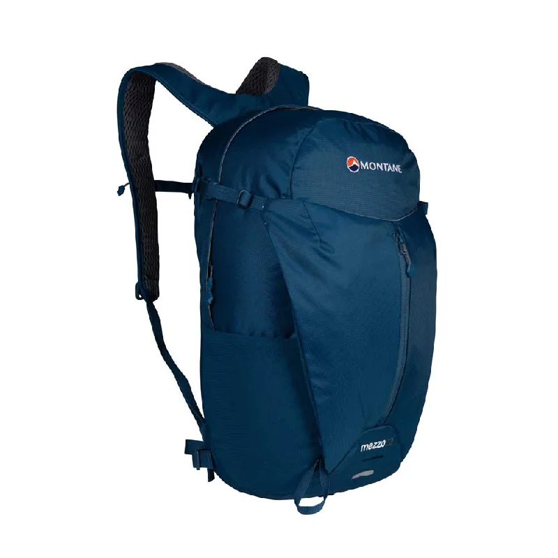 Men's hiking backpack with hydration bladder sleeve for staying hydratedFoldable briefcases for easy storageMezzo 22 Men's hiking backpack with hydration bladder sleeve for staying hydratedFoldable briefcases for easy storageMezzo 22