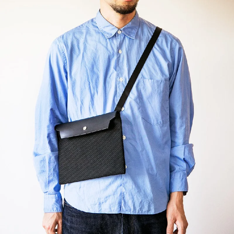 Convertible travel bag that can be used as a backpack or toteConvertible travel bag that can be used as a backpack or toteNo.60 Micro Shoulder- Medium Convertible travel bag that can be used as a backpack or toteConvertible travel bag that can be used as a backpack or toteNo.60 Micro Shoulder- Medium