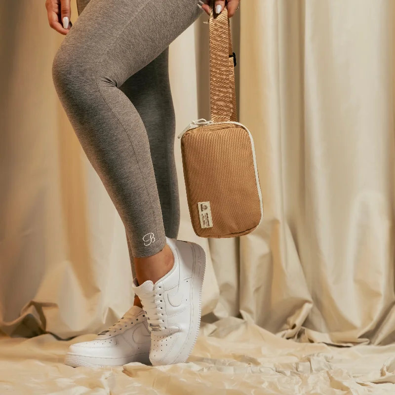 1.5L Crossbody Pack Bombshell Sportswear Caramel