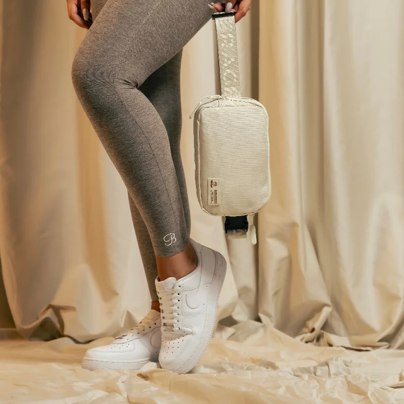 1.5L Crossbody Pack Bombshell Sportswear Crème