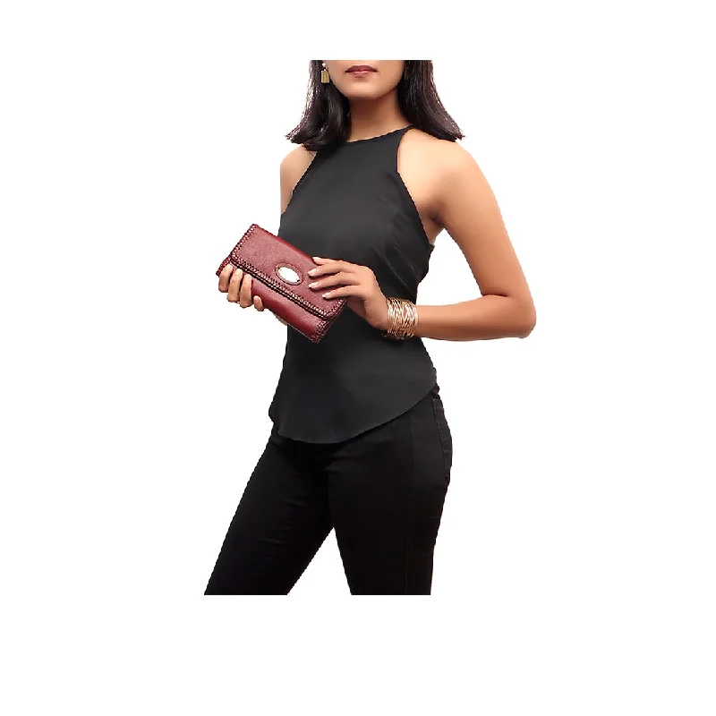 Metallic leather evening bag with a textured finishAMBER W2 CLUTCH