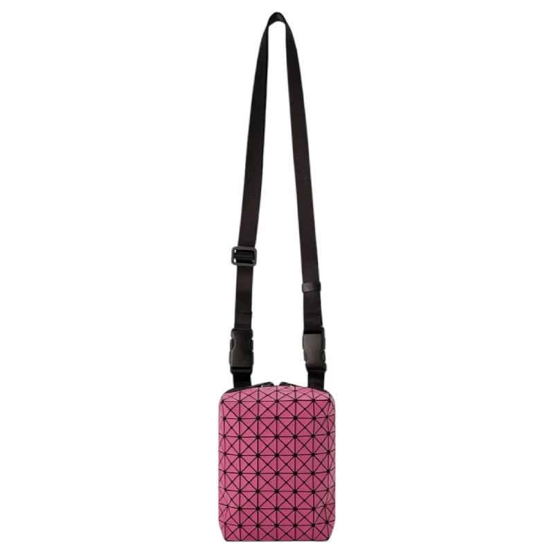 Mini crossbody bag with a chain strap for a trendy and compact lookBEETLE CROSSBODY WALLET Mini crossbody bag with a chain strap for a trendy and compact lookBEETLE CROSSBODY WALLET