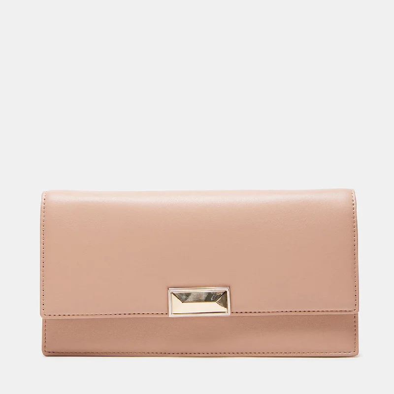 Monogrammed clutch as a personalized evening accessoryBMODEL TAN