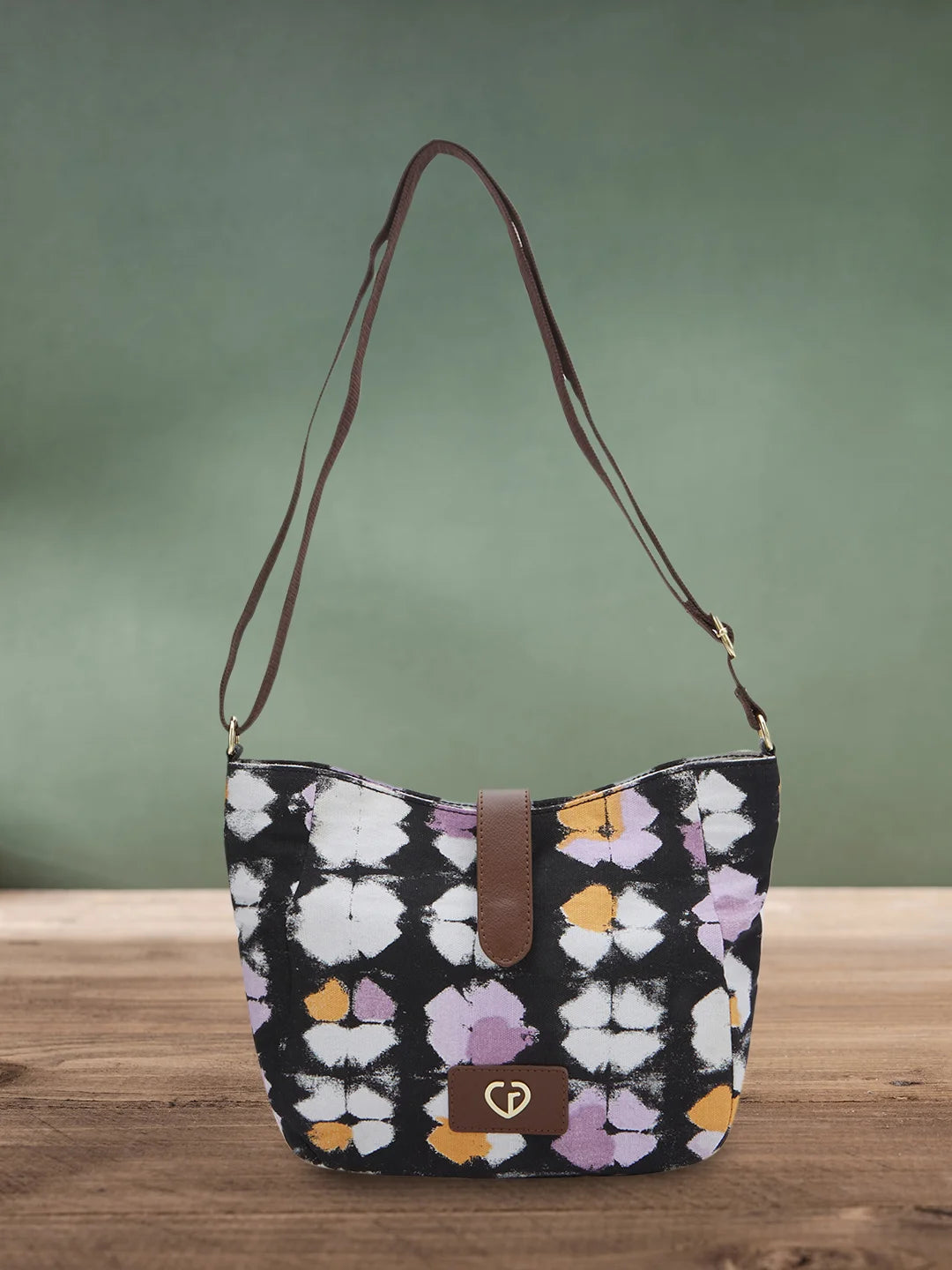 Silk crossbody bag with a delicate print for a feminine touchCaprese Enora Crossbody Medium Black Silk crossbody bag with a delicate print for a feminine touchCaprese Enora Crossbody Medium Black