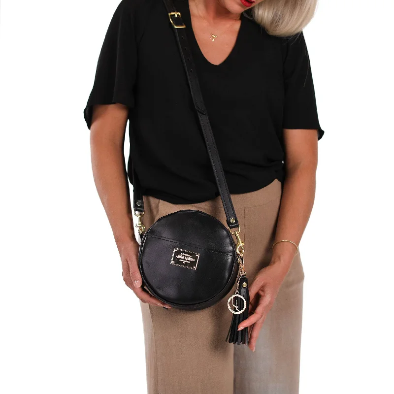Mini crossbody bag with a chain strap for a trendy and compact lookCircle Crossbody Bag Mini crossbody bag with a chain strap for a trendy and compact lookCircle Crossbody Bag