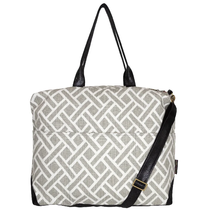Mini crossbody bag with a chain strap for a trendy and compact lookElizabeth: Stonewood Mini crossbody bag with a chain strap for a trendy and compact lookElizabeth: Stonewood