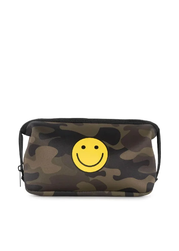 Clutch with a built - in mirror and compact for on - the - go touch - upsErin Joy Cosmetic Bag In Green Clutch with a built - in mirror and compact for on - the - go touch - upsErin Joy Cosmetic Bag In Green