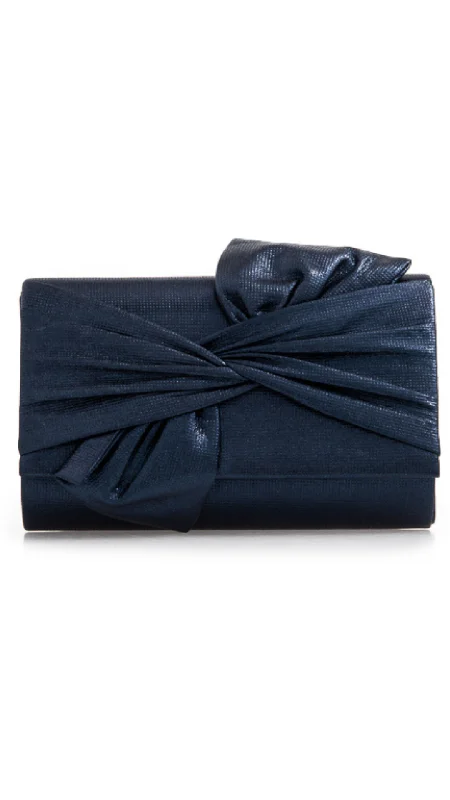 Leather evening bag with a gold - plated chain strap for a sophisticated lookEve Clutch- Navy Leather evening bag with a gold - plated chain strap for a sophisticated lookEve Clutch- Navy