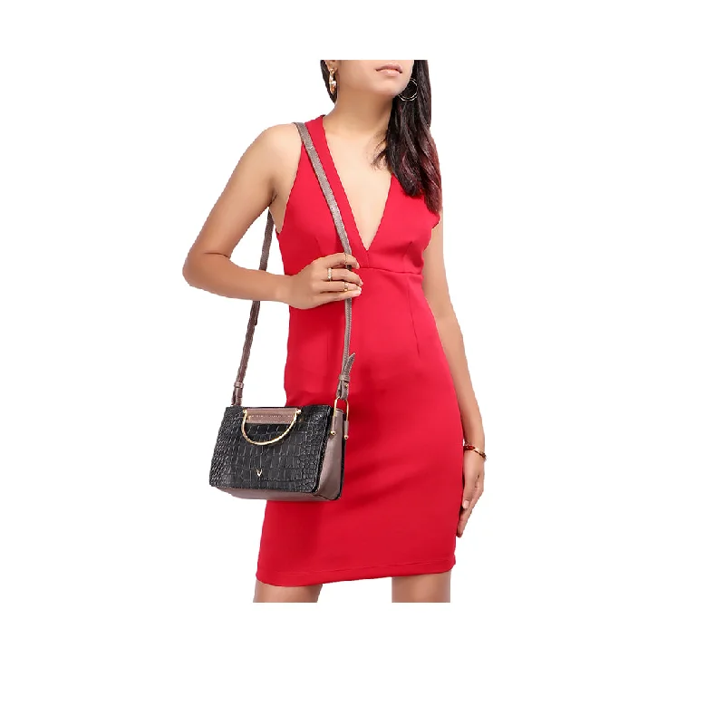 Lace - covered clutch for a romantic and feminine lookFLIRT 02 SLING BAG