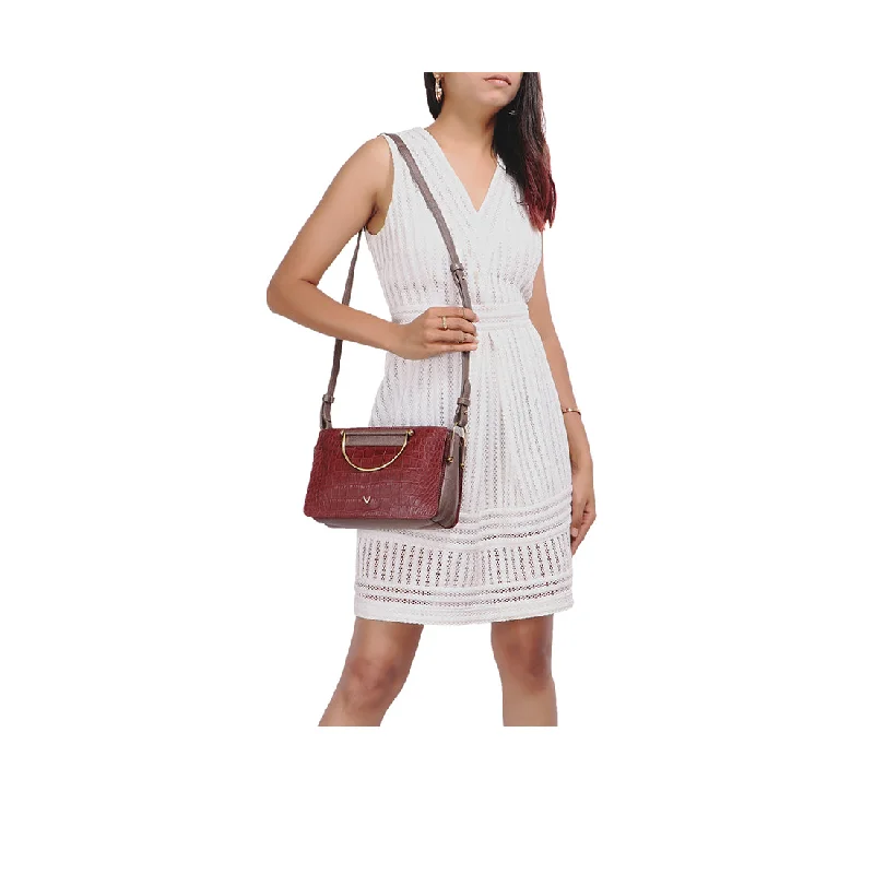 Metallic leather evening bag with a textured finishFLIRT 02 SLING BAG