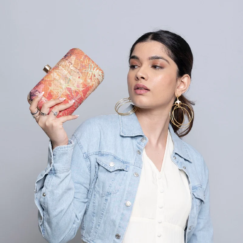 Crystal - encrusted clutch for a red - carpet eventFloLov Clutch
