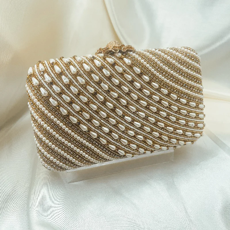 Crystal - encrusted clutch for a red - carpet eventJADA Clutch (Gold)