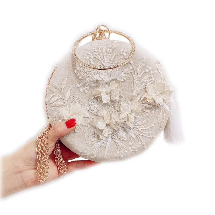 Laser - cut leather evening bag with an intricate patternLuxy Moon Tassel Metal Small Clutches Lady Embroidery Wedding Purse Laser - cut leather evening bag with an intricate patternLuxy Moon Tassel Metal Small Clutches Lady Embroidery Wedding Purse