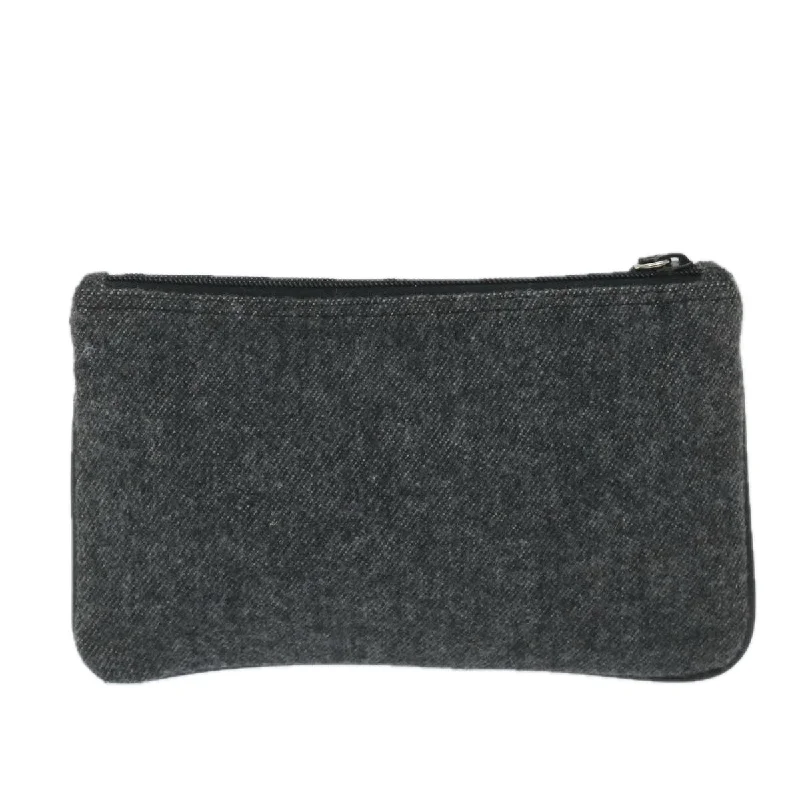 Floral - printed clutch for a spring or summer eveningPrada Wool Clutch Bag (Pre-Owned) Floral - printed clutch for a spring or summer eveningPrada Wool Clutch Bag (Pre-Owned)
