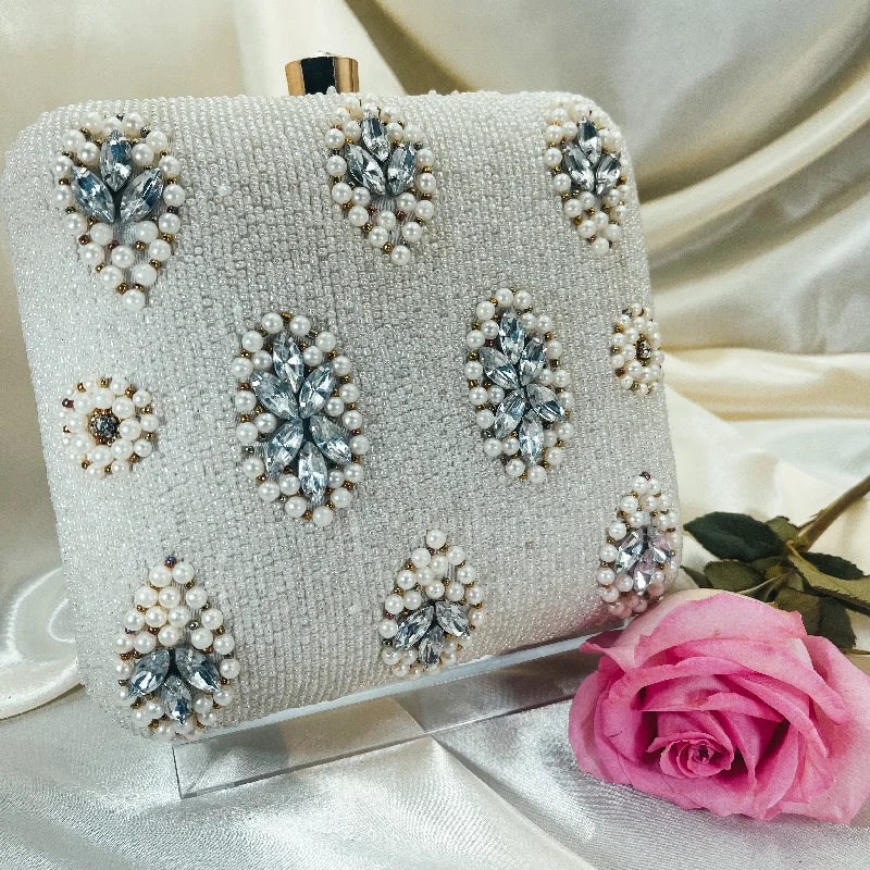 Geometric - shaped evening bag for a contemporary aestheticRAHA Clutch