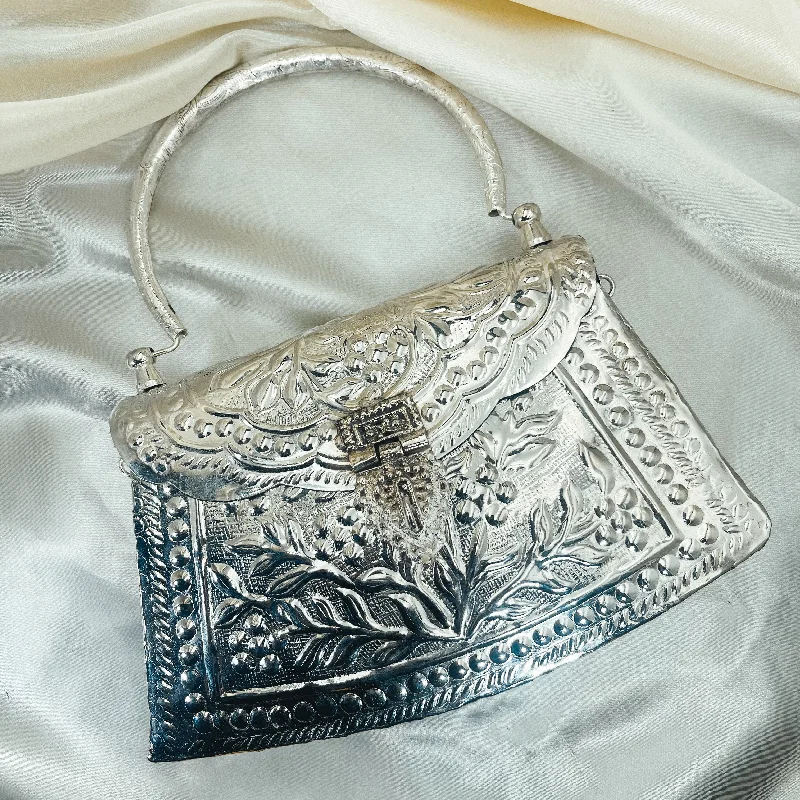 Clutch with a removable strap to be used as a hand - held or cross - bodyRANI Metal Clutch (Silver) Clutch with a removable strap to be used as a hand - held or cross - bodyRANI Metal Clutch (Silver)