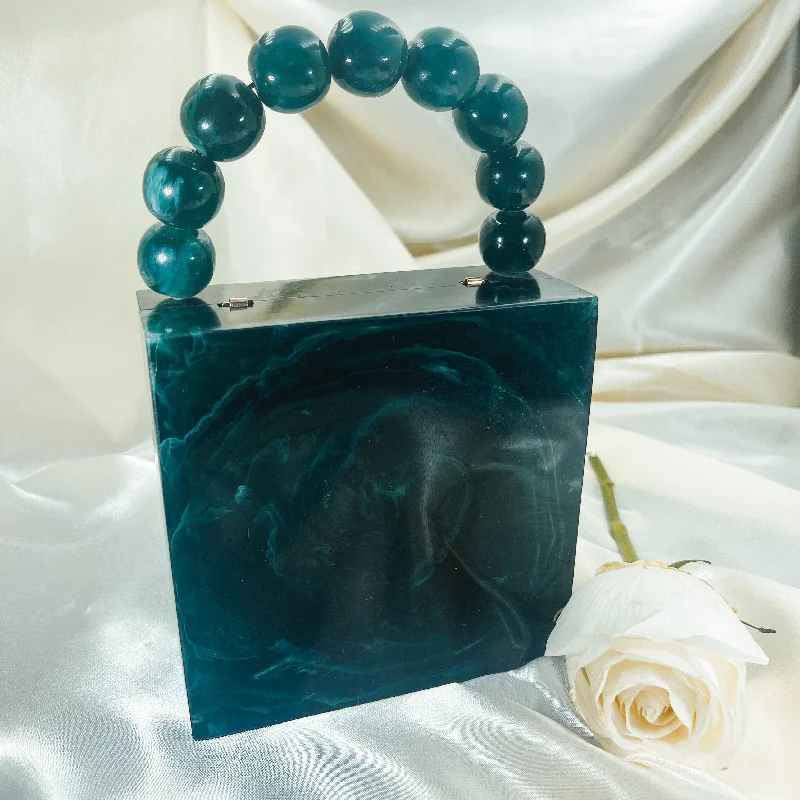 Velvet clutch with a tassel detail for a bohemian - chic styleSAHAR Clutch (Green)