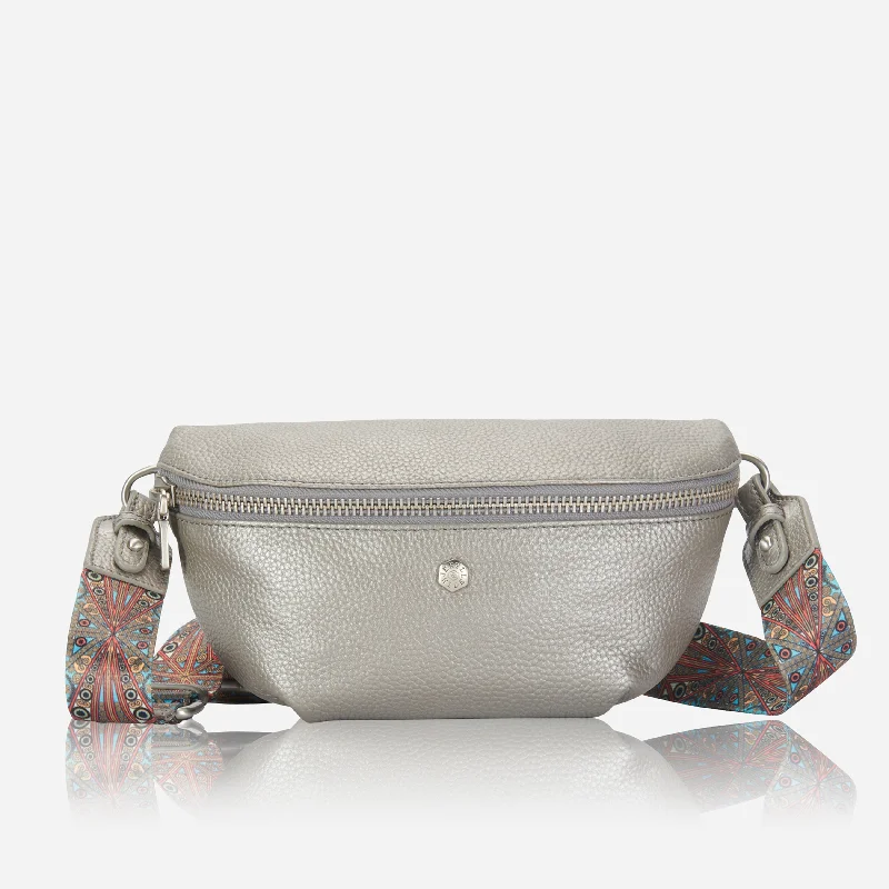 Metallic crossbody bag with a glittery finish for evening partiesSlim Ladies Leather Waist Bag, Metallic Silver Metallic crossbody bag with a glittery finish for evening partiesSlim Ladies Leather Waist Bag, Metallic Silver