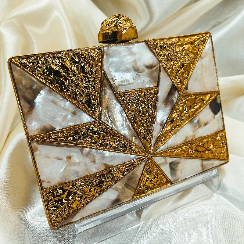 Leather evening bag with a gold - plated chain strap for a sophisticated lookSOMA Clutch (Gold)