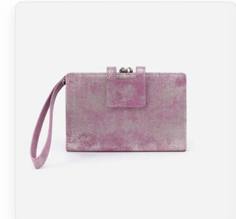 Geometric - shaped evening bag for a contemporary aestheticViolet Wristlet In Violet Metallic Geometric - shaped evening bag for a contemporary aestheticViolet Wristlet In Violet Metallic