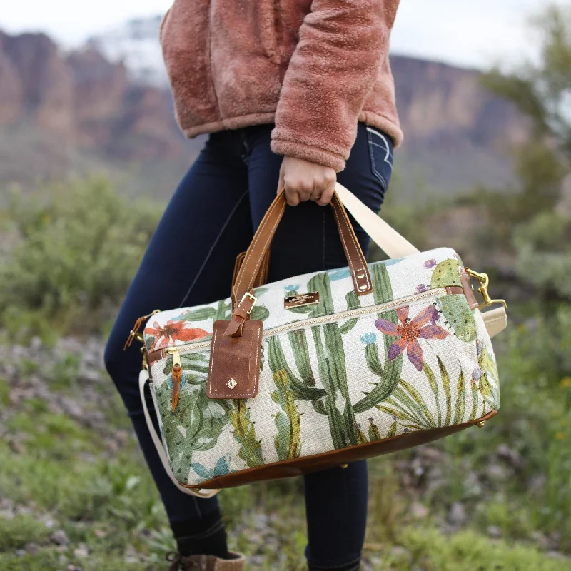 Mini crossbody bag with a chain strap for a trendy and compact lookWomen's Duffel Bag Mini crossbody bag with a chain strap for a trendy and compact lookWomen's Duffel Bag